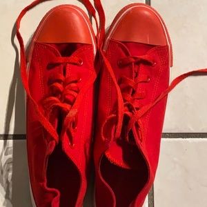 UNISEX CONVERSE SIZE 11.5 WOMEN/MEN SIZE 10